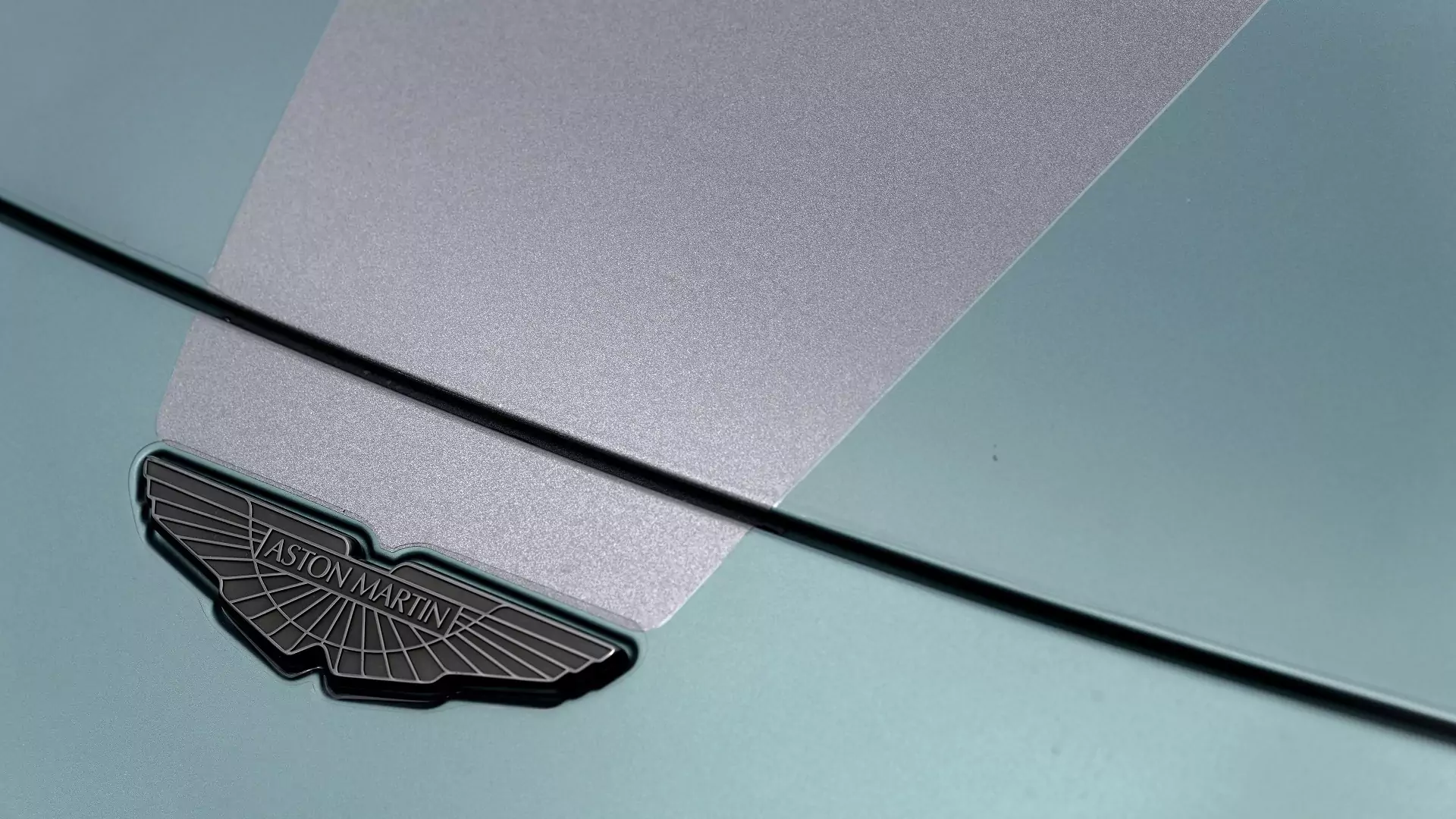 aston-martin-vantage-3