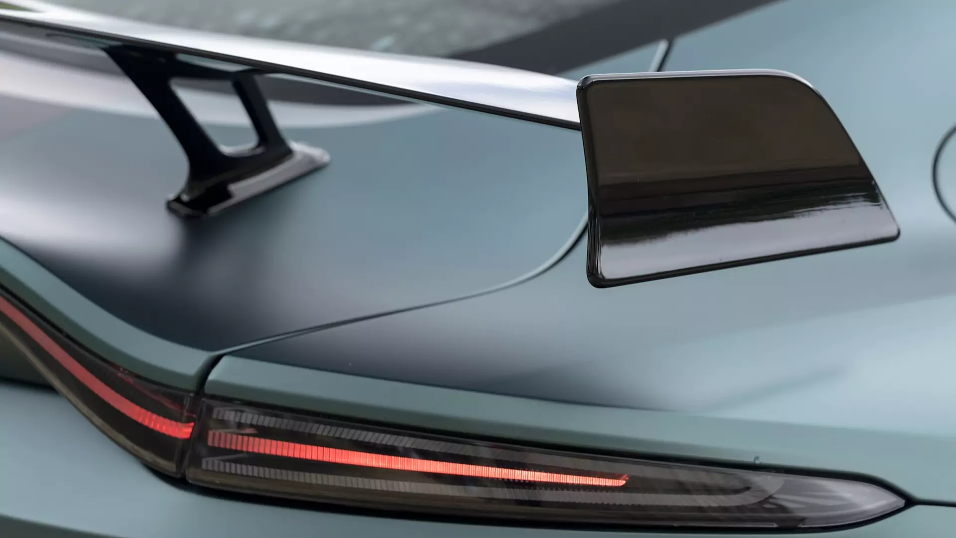 aston-martin-vantage-5