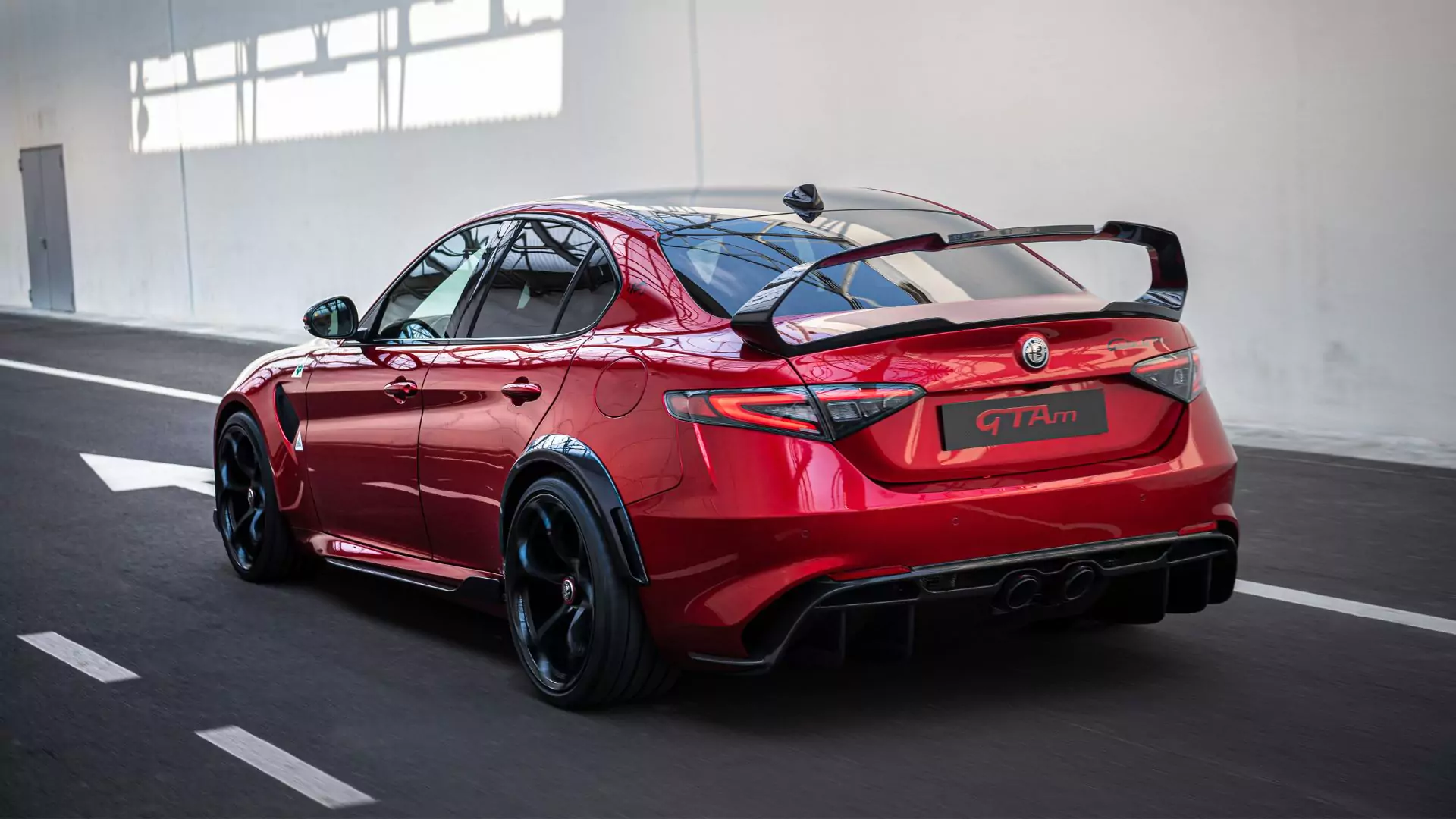 alfa-romeo-giulia-quadrifoglio-2023-9