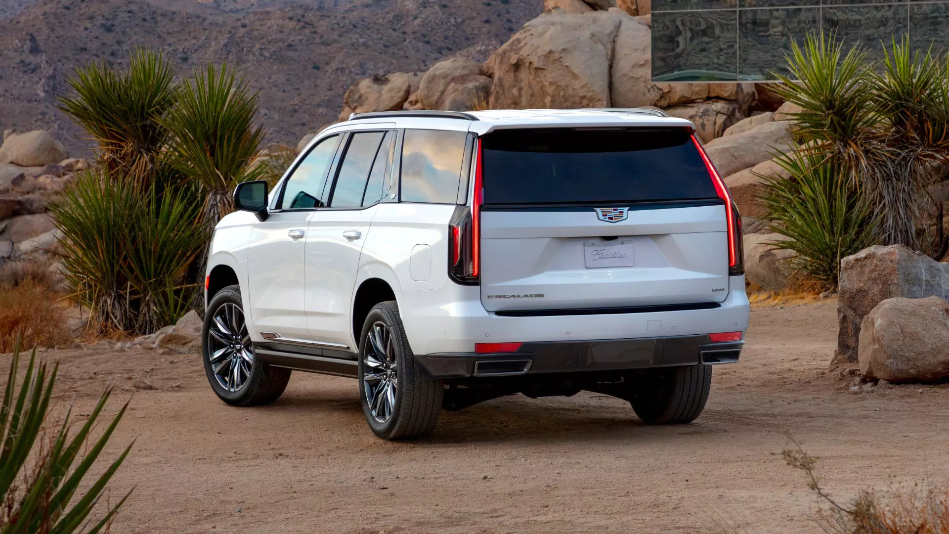 cadillac-escalade-2023-10