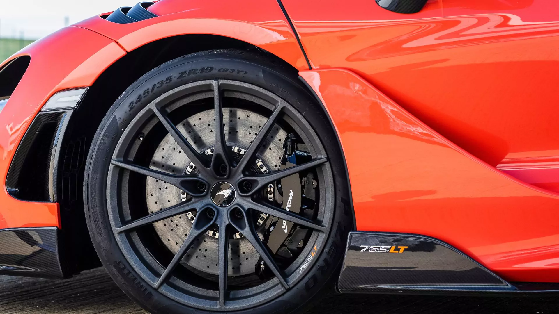 mclaren-765lt-2023-13