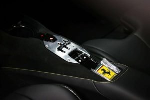 Ferrari-SF90-Stradale-Amarela-Brasil-15